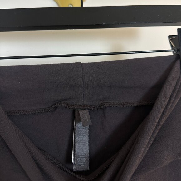 SKIMS Foldover Pants and Stretch Cotton Tee Set in Iron XX-Small - Picture 5 of 13